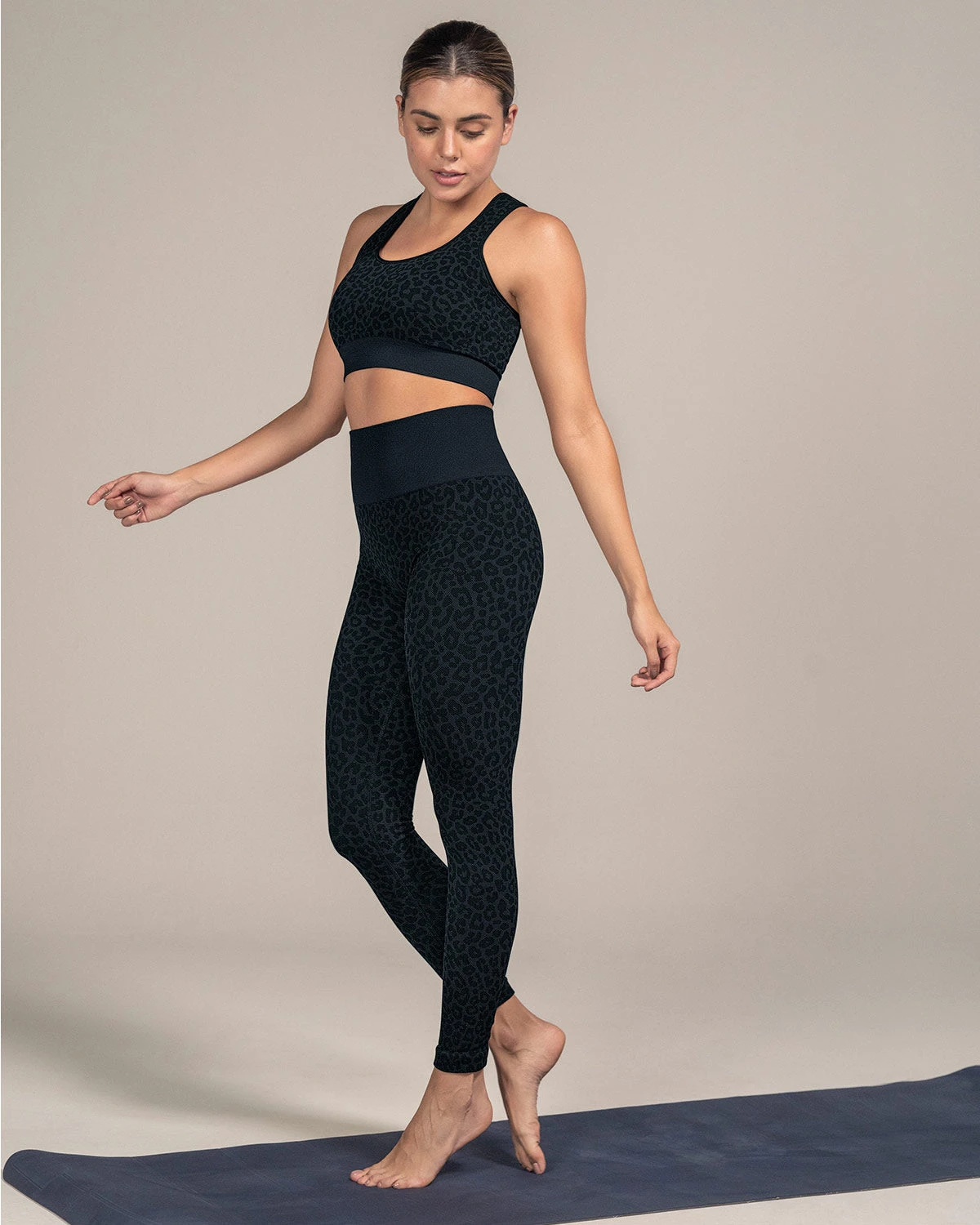 Sculpting High-Waisted Graphic Active Legging 4 Sculpting High-Waisted Graphic Active Legging - Image 4