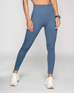 Active High-Waisted Legging-Double Layer Waistband And Targeted Compression